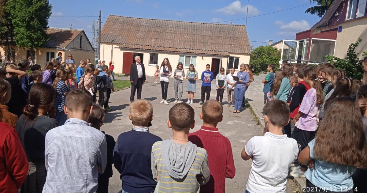 В КЗ «Зарванецька гімназія» відбулися вибори президента учнівського самоврядування шкільної республіки «ТЕМП»