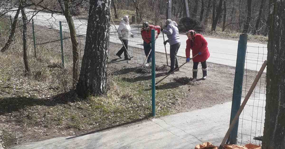 Працівники КЗ "Зарванецька гімназія" долучилися до акції «Будь справжнім європейцем - бережи довкілля!»