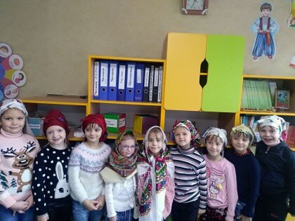7 грудня – День української хустки